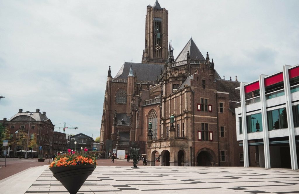 arnheim otogarı nerede