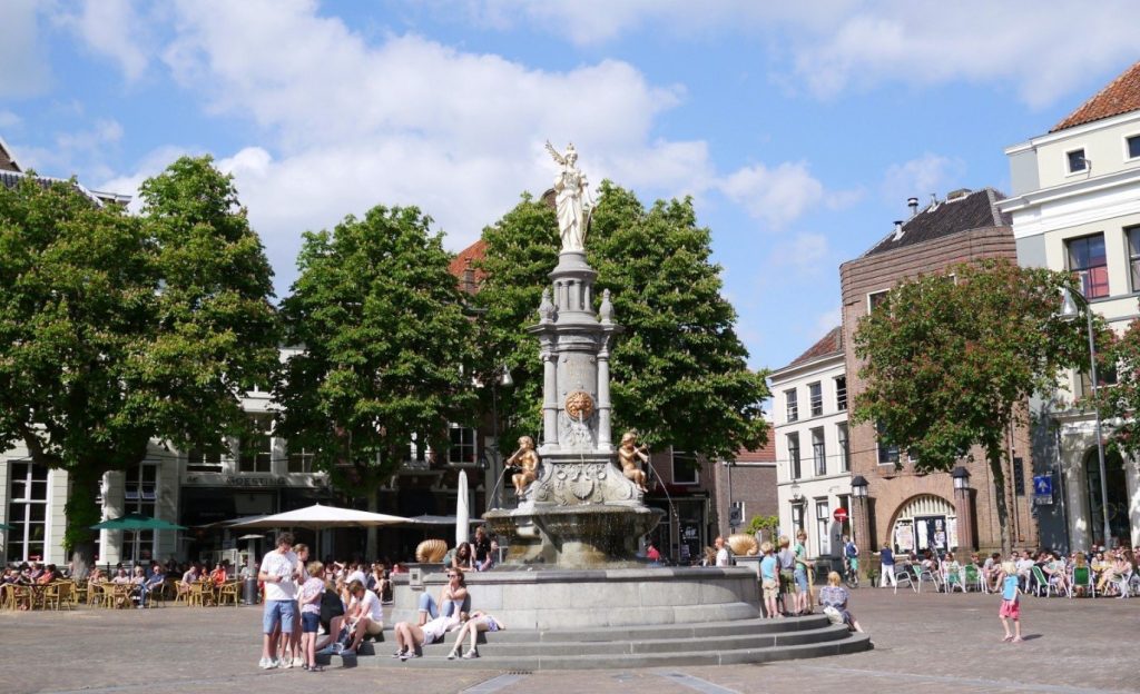 Deventer Şehrinde Otogar Nerededir